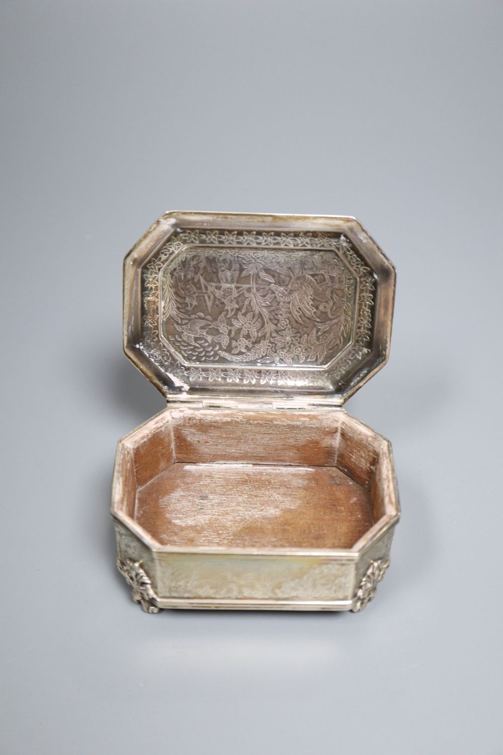 A George V silver octagonal trinket box, engraved with Pegasus hunting scenes, Goldsmith & Silversmiths Co Ltd, London, 1911,